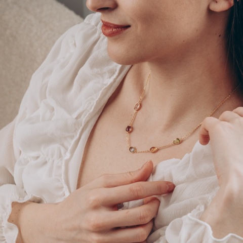 Bijuterie elegantă cu peridot, ametist, citrin și topaz – colier vibrant