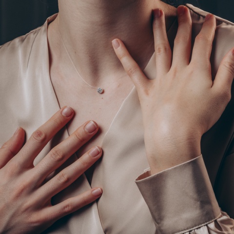 Colier cu Fir Transparent și Pandantiv Luna Plina din Argint Delicat – Eleganță Subtilă pentru Orice Ocazie - Img 1
