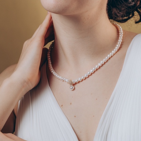 Colier Elegant cu Perle, Argint și Floare – Lungime Personalizabilă - Img 1