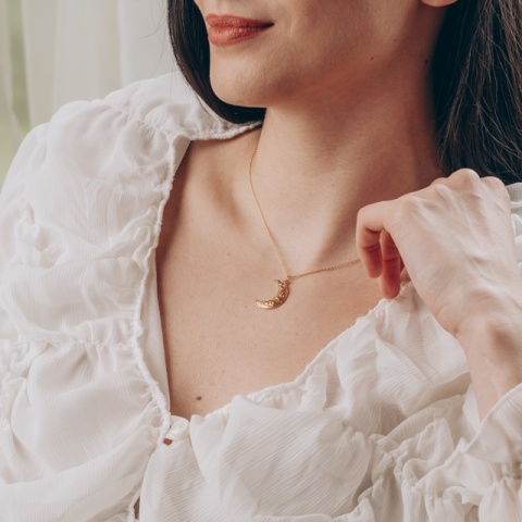 Bijuterie feminină cu simbol lună – colier auriu argint 925