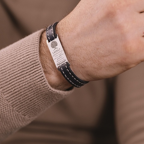 Brățară personalizată Evana – model Robust C, realizată din piele naturală și elemente unice (aur/argint/gravură).