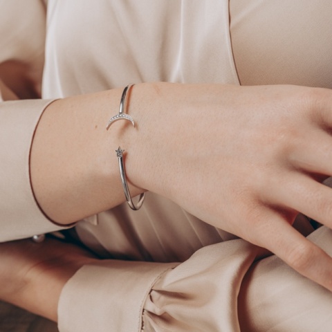 Starres Sterlingsilberarmband mit Mond und Stern - elegantes Design mit funkelnden Zirkonia - Img 2