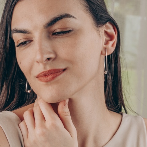 Cercei fir din argint 925 cu bilă lucioasă de 5 mm – delicatețe modernă în formă pură - Img 3