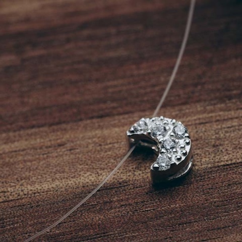 Colier cu Fir Transparent și Pandantiv Luna din Argint Delicat – Eleganță Subtilă pentru Orice Ocazie - Img 2