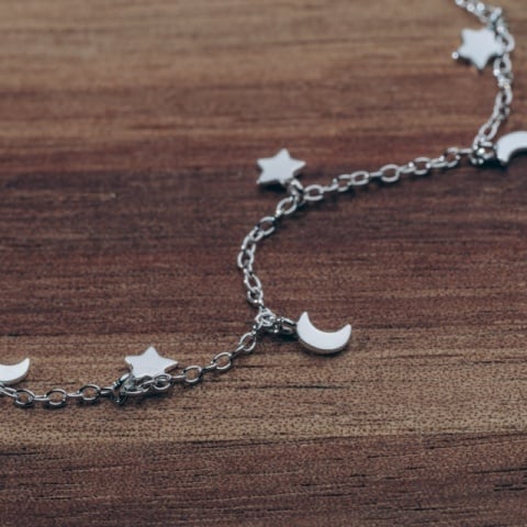Silberne Halskette mit Galaxie Design - Sterne und Mond - Img 2