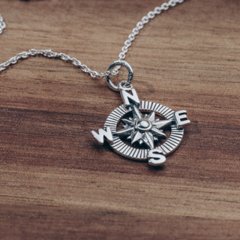 Silberne Halskette mit Nordstern - Eleganz und Symbolik