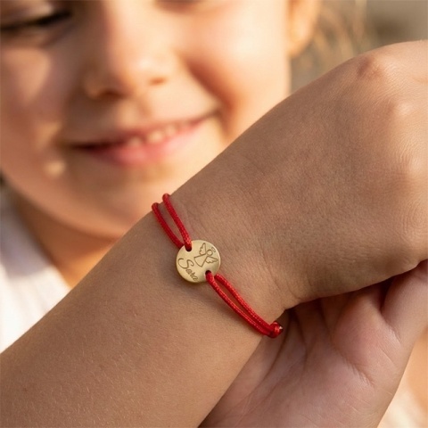 Brățară Șnur cu Bănuț din Aur 14K și Nume Gravat – Brățară Personalizată Copii
