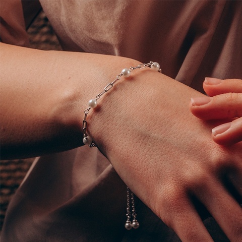 Silberarmband mit Zuchtperlen und Schiebeverstellung - Anpassungsfähige Eleganz - Img 1