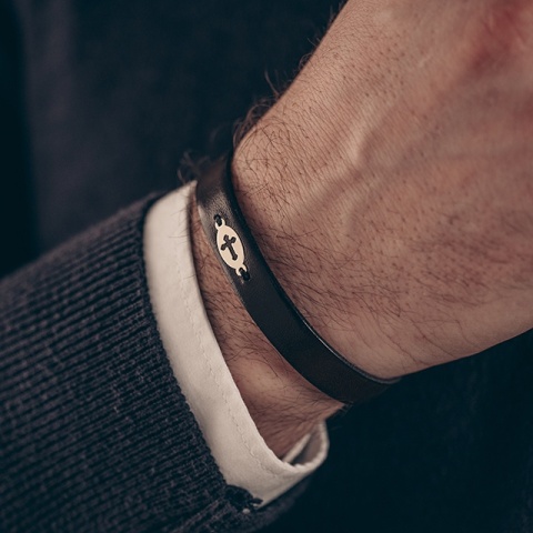 Brățară Bărbați Piele cu Cruce Aur 14K Personalizată – Model Spiritualitate