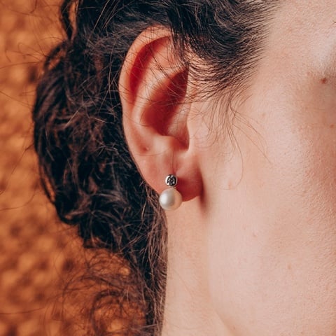 Cercei din Argint cu Perlă și Zirconiu – Design Elegant, Dimensiuni Discrete (11.5x7 mm) - Img 1