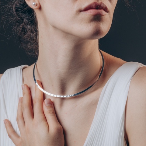 Choker-Halskette aus Sterlingsilber 3,4 cm breit 3,4 cm Moderne Eleganz am Bauchnabel