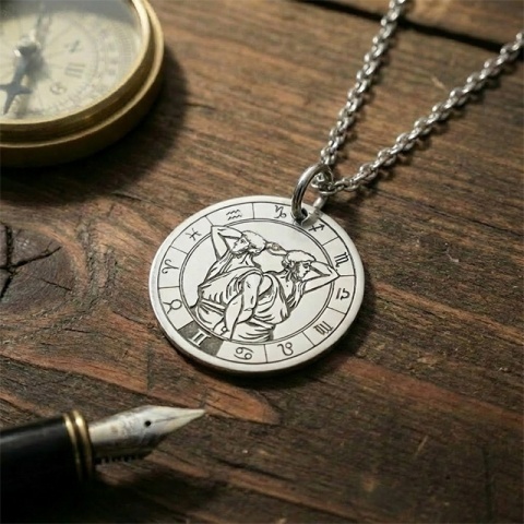 Colier zodiacal din argint gravat