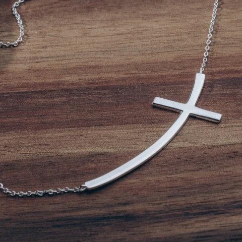 Halskette aus Sterlingsilber mit übergroßem geschwungenem Kreuz - Img 2