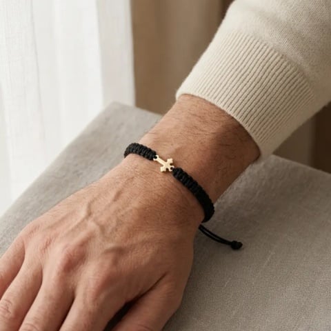 Brățară bărbați cu șnur și cruciuliță din aur 14K