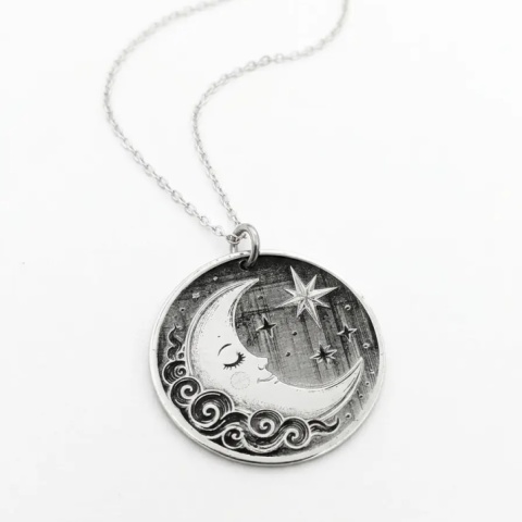 1. Colier personalizat din argint 925 cu lună, stele și gravură pe bănuț