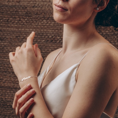 Silberarmband mit "Mum"-Anhänger - Das perfekte Geschenk für eine geliebte Person - Img 4