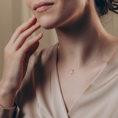 Zartes Silber Weiß Zirkonia Initial Weiß Zirkonia Transparent Strang Halskette mit Anhänger - Subtile Eleganz für jeden Anlass - Img 1