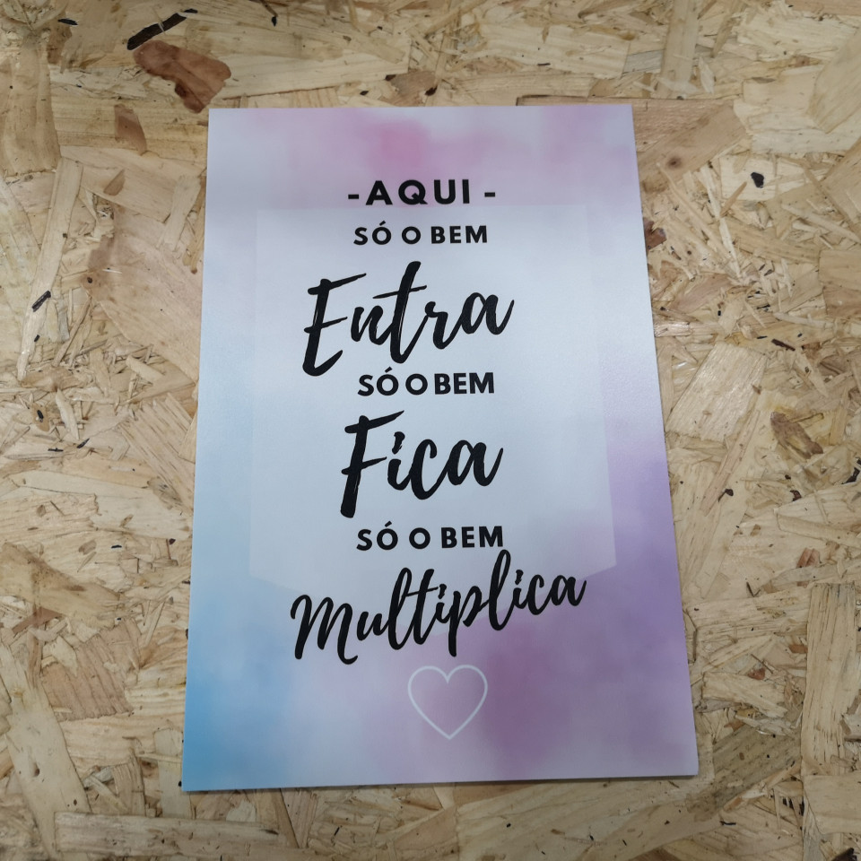 Placa Decorativa Aqui o Bem Fica e o Amor se Multiplica