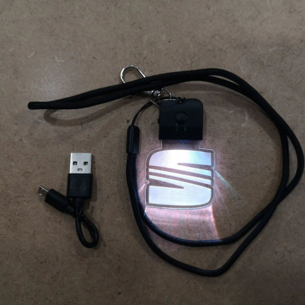 Porta-chaves com iluminação Multicor (RGB) com Logo de marca à escolha