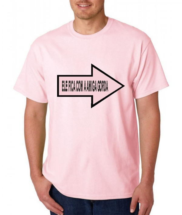 T-shirt - Ele fica com a amiga gorda