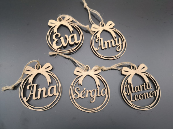 "Bola" para árvore de Natal com nome - MDF