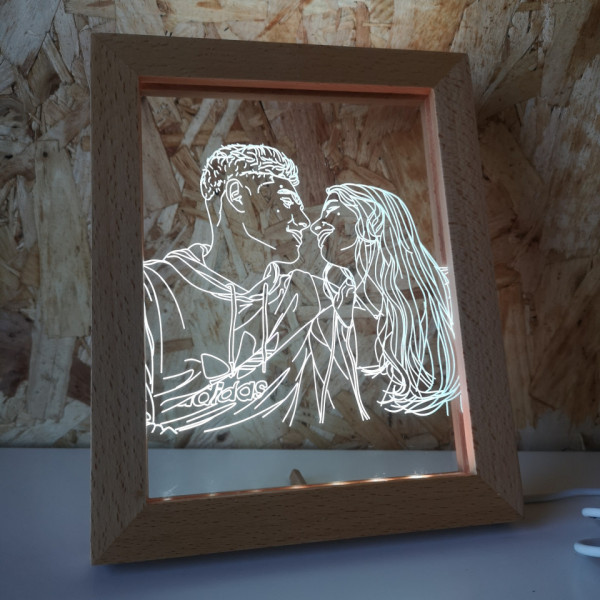 Moldura Iluminada Com Foto Convertida em Linhas