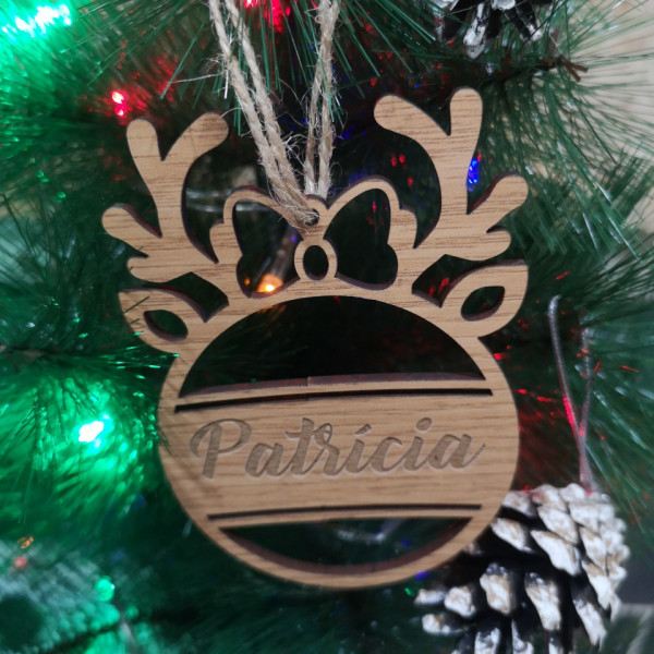 Ornamento / "bola" para árvore de Natal - Rena com laço - Nome Personalizado