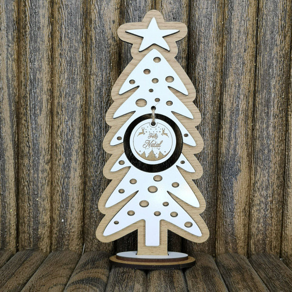 Árvore de Natal em MDF com pendente personalizado