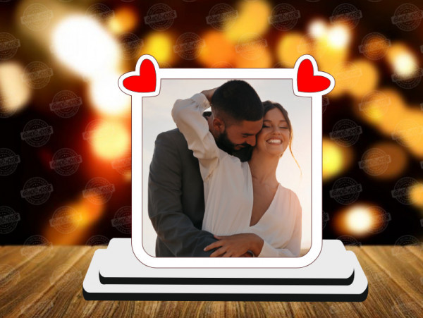 Moldura Quadrada com corações em MDF - Com foto personalizada