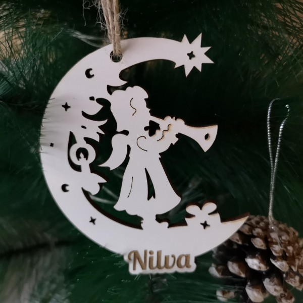 Ornamento em MDF para árvore de Natal personalizada com nome - Lua com anjo e corteta