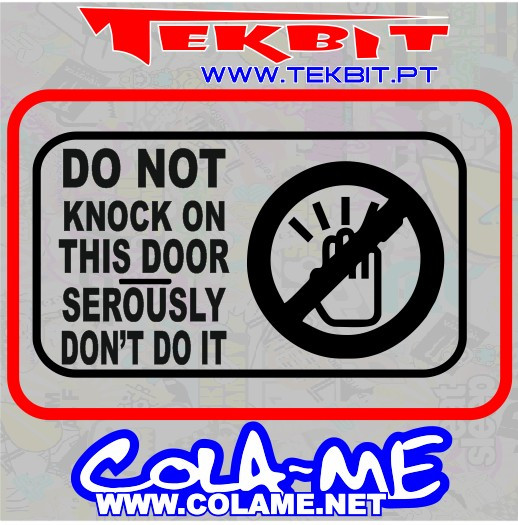 Autocolante - Do Not Knock On This Door