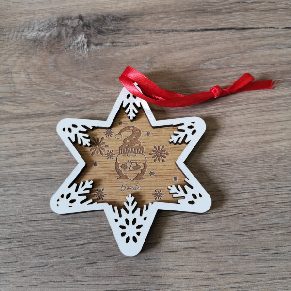 Ornamento / Bola de Natal - Estrela com Gnomo - Com nome personalizado