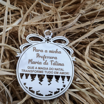 Ornamento para árvore de Natal em MDF - Que a magia do Natal transforme tudo em amor + Frase Personalizada - Img 1
