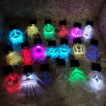 Porta-chaves com iluminação Multicor (RGB) com Logo de marca à escolha - Img 2