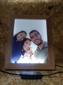 Moldura Iluminada Com Foto a Cores - Img 2