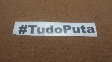 Autocolante - #TudoPuta - Img 4