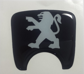 Autocolante Resinado 3D com Peugeot - 61mm x 66mm - Img 1