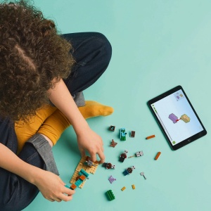 LEGO Minecraft Patrulă Illager de deșert 21267 cu avanpost deșertic, Cavaler Cactus, illageri și accesorii pentru bătălii inspirate din Minecraft.
