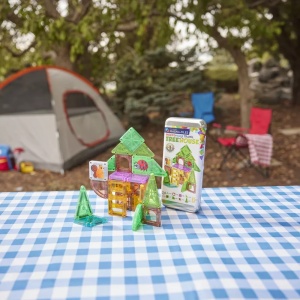 MAGNA-TILES microMAGS Tree House Travel Set cu 24 piese magnetice, veveriță, insectă și accesorii inspirate din natură pentru construcții creative și joacă STEM.