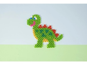 Planșetă transparentă Playbox în formă de dinozaur, destinată utilizării cu mărgele de călcat XL de 9 mm pentru realizarea modelelor creative și decorative.