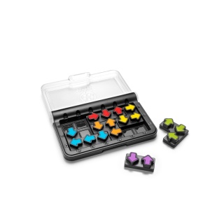 Joc Smart Games IQ Arrows cu piese puzzle marcate cu săgeți colorate și tablă compactă pentru rezolvarea provocărilor logice bazate pe orientare și direcție.