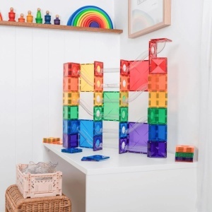 Connetix Super Ball Run Pack – set magnetic de 134 piese cu tuburi transparente și magneți puternici, ideal pentru învățare STEAM prin construcții și mișcare.