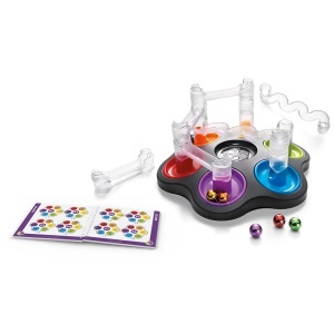 Joc DropZone SmartGames cu tablă de joc, baze, rampe colorate și bile pentru construirea traseelor logice.