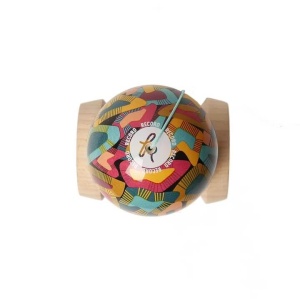 Kendama Record Symbiosis Sticky MC – model exclusiv Aqua Series, din lemn de fag, cu finisaj Sticky, echilibru excepțional și design premium de colecție.