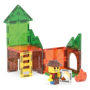 Set MAGNA-TILES Camp Out cu piese magnetice în culori naturale, figurină explorator, platforme, copaci și element decorativ cu foc de tabără.