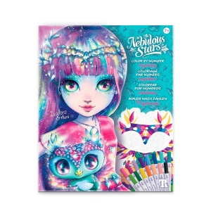 Carte Nebulous Stars pentru colorat după număr, cu 36 de pagini ilustrate și 15 markere cu vârf dublu, destinată activităților creative și dezvoltării atenției la detalii.