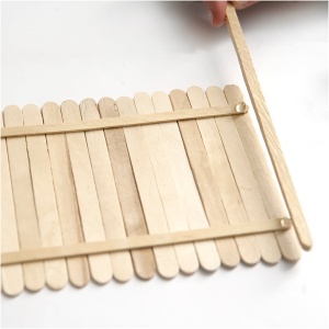 Playbox Wooden Sticks – set 100 spatule din lemn natural, 150 × 18 × 1 mm, ideale pentru meșteșuguri, pictură și construcții creative.