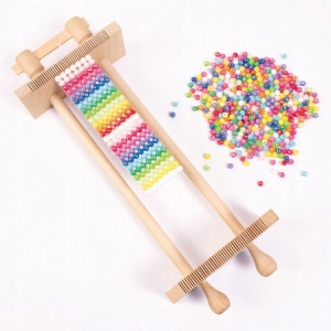 Rama de țesut din lemn Playbox, 33 cm, pentru brățări și bijuterii din mărgele colorate, ideală pentru activități creative.