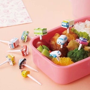 Set 11 bețișoare decorative cu vehicule – accesorii colorate pentru pachețele bento și petreceri, realizate din plastic ABS sigur și reutilizabil.