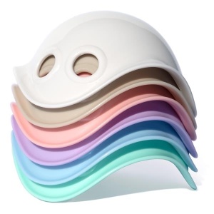 Bilibo Mini, jucărie creativă colorată pentru copii, utilizată în jocuri imaginative cu apă, nisip, zăpadă și activități de dezvoltare a creativității.